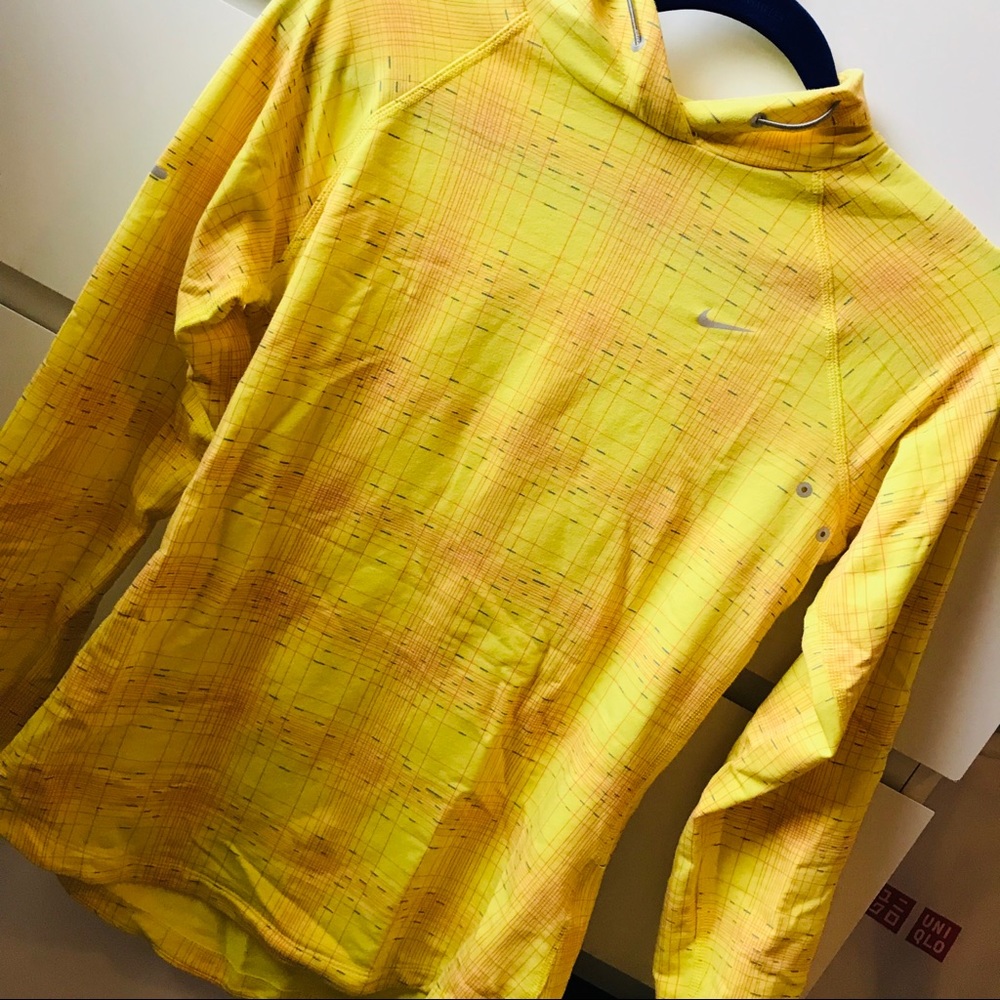 Nike DRI-FIT long sleeve hooded pullover